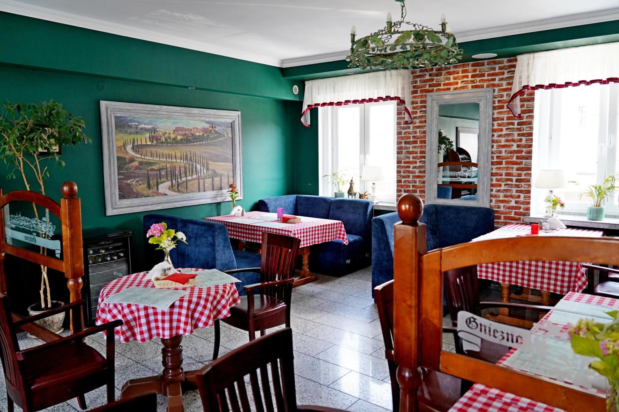 Hotel Adalbertus Γκνιέζνο Εξωτερικό φωτογραφία
