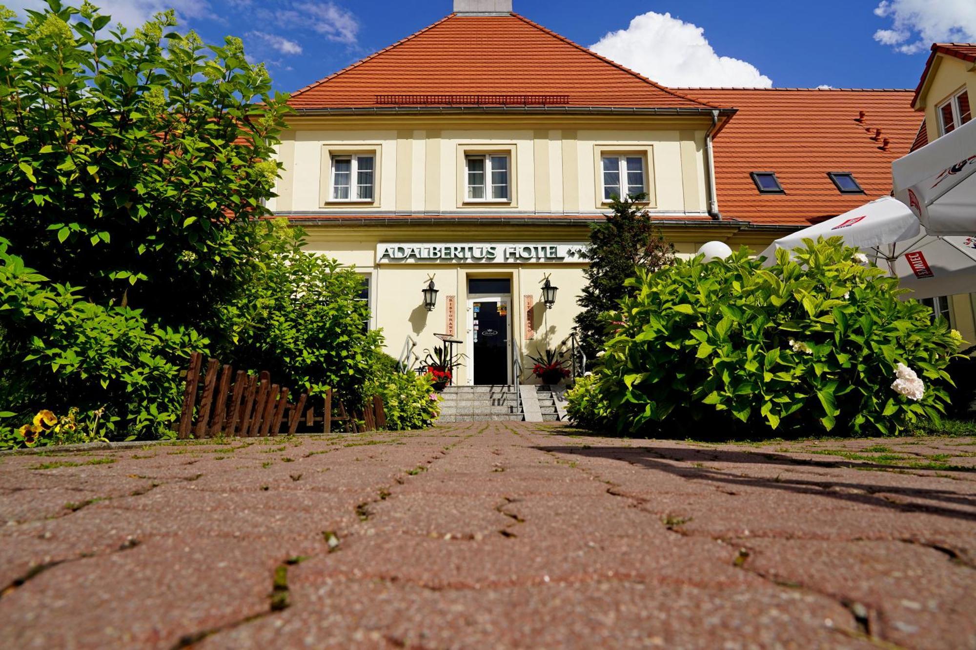 Hotel Adalbertus Γκνιέζνο Εξωτερικό φωτογραφία