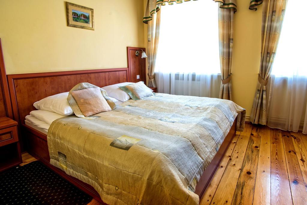 Hotel Adalbertus Γκνιέζνο Δωμάτιο φωτογραφία